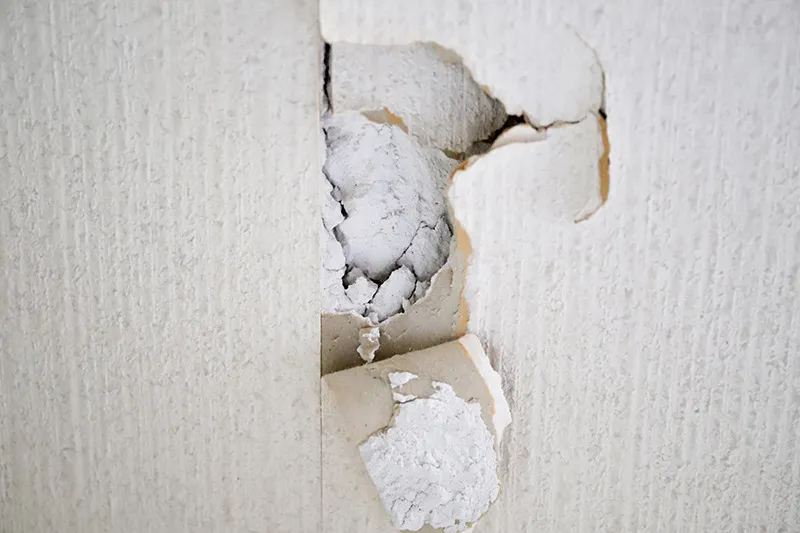 ひび割れを修繕して建物の安全性を向上