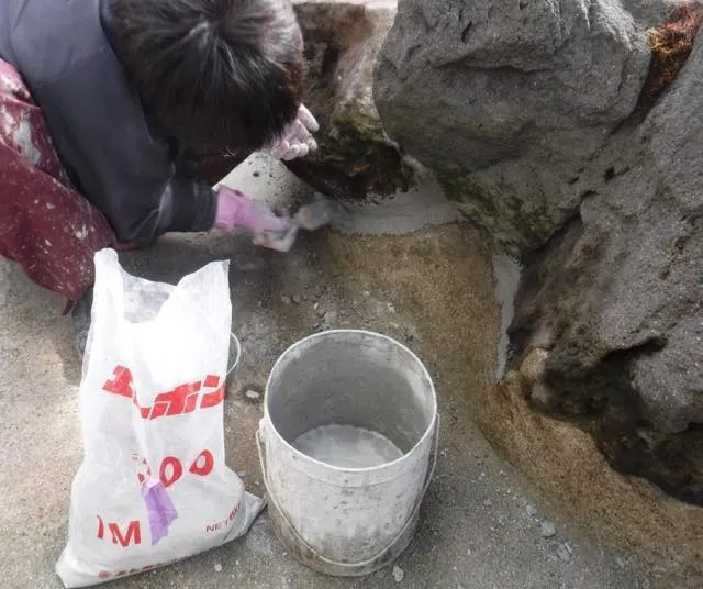 ④漏水部:急結止水セメント充填